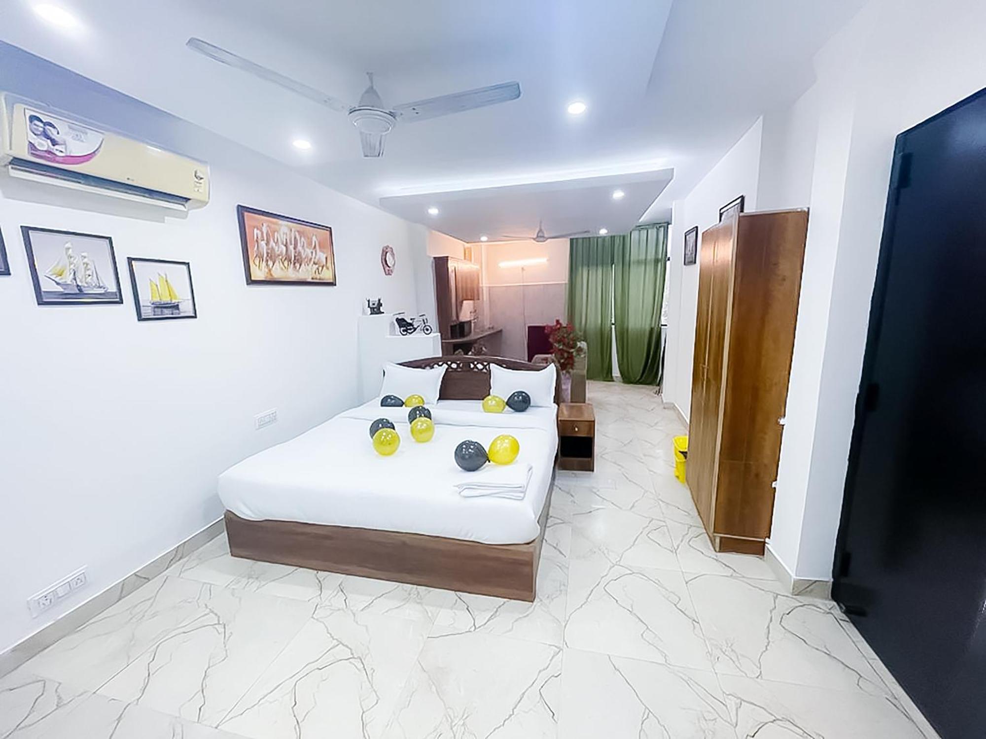 T 49- Hauz Khas Village New Delhi