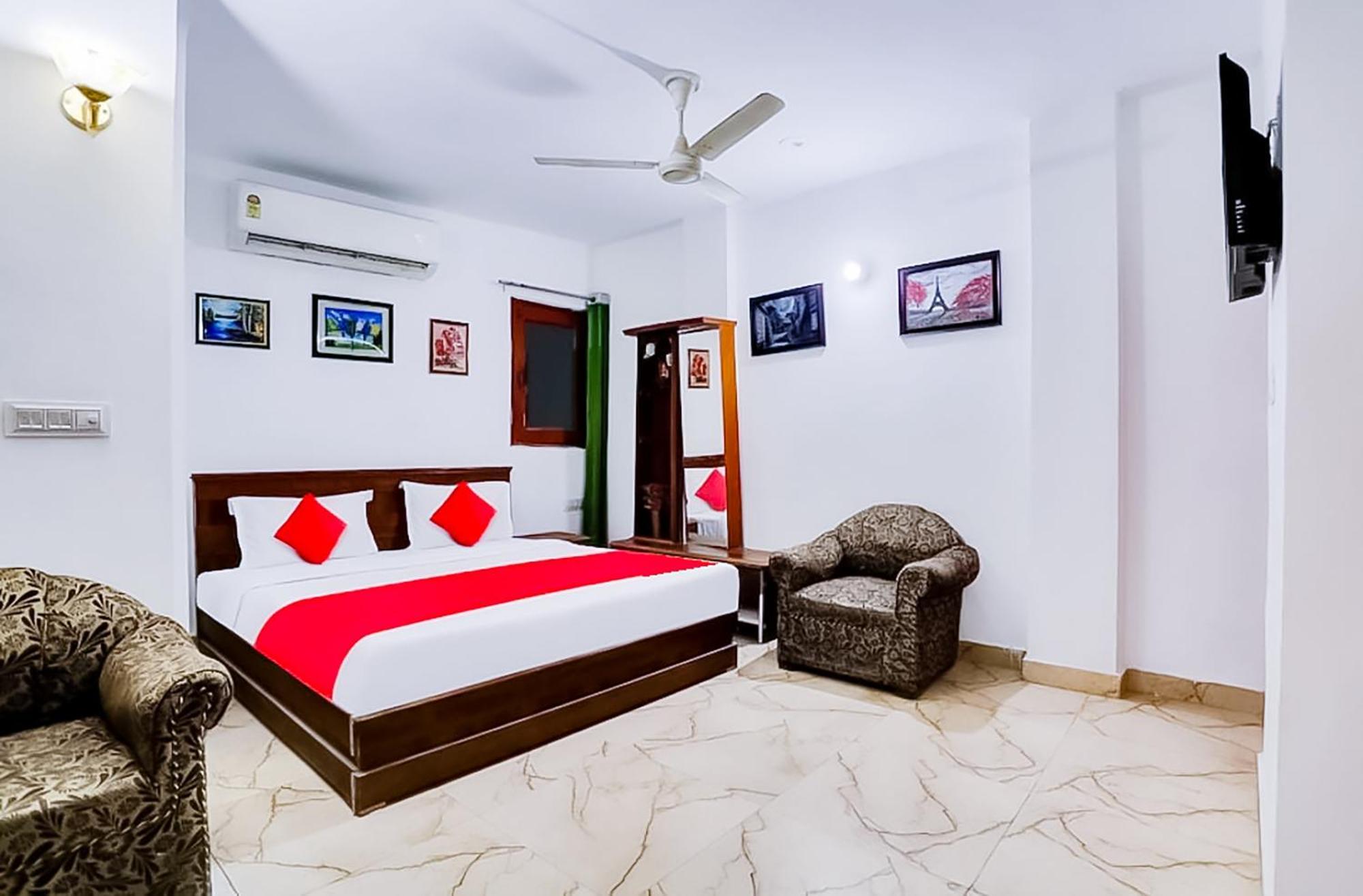 T 49- Hauz Khas Village New Delhi