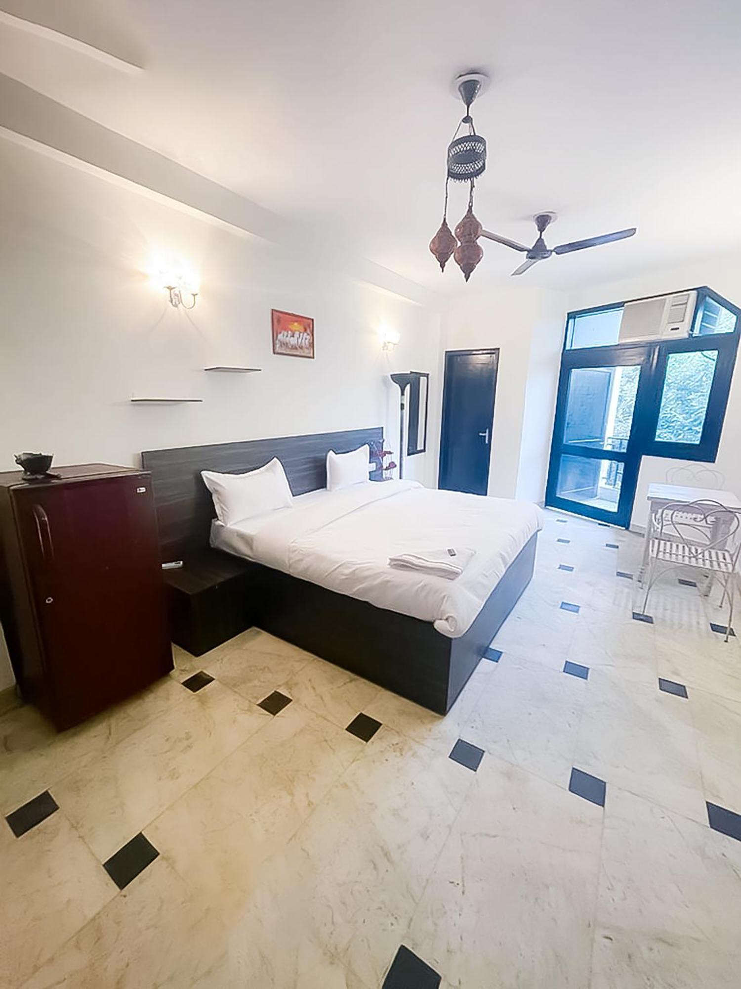 T 49- Hauz Khas Village Bed & Breakfast *