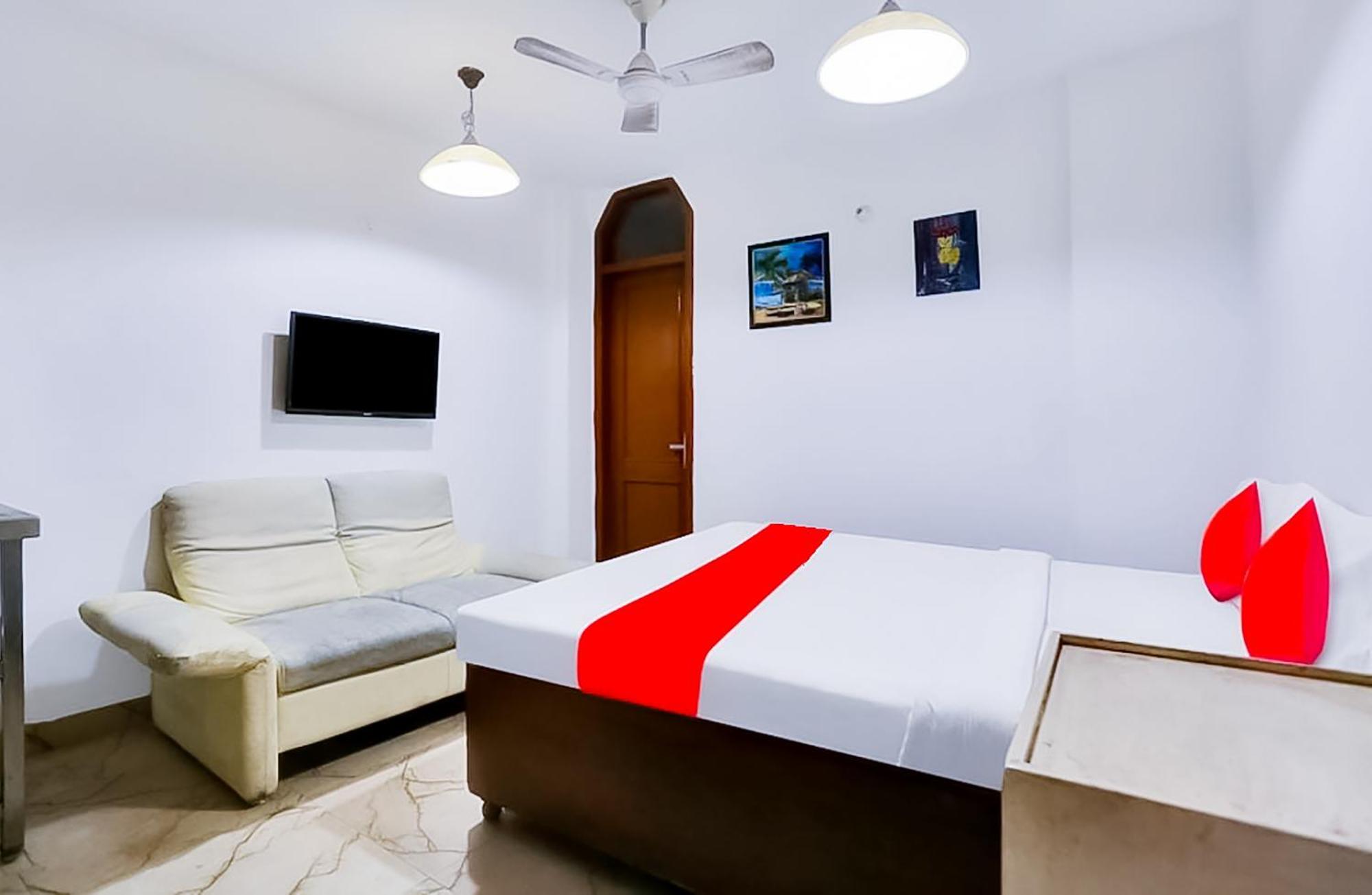 T 49- Hauz Khas Village * New Delhi